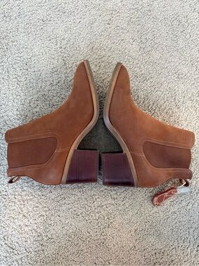 NWT MIA Smyth Chelsea Boots